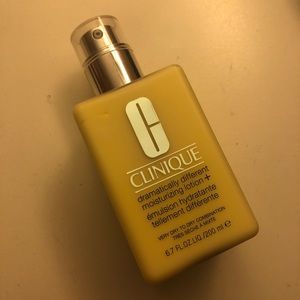 Clinique Dramatically Different Lotion